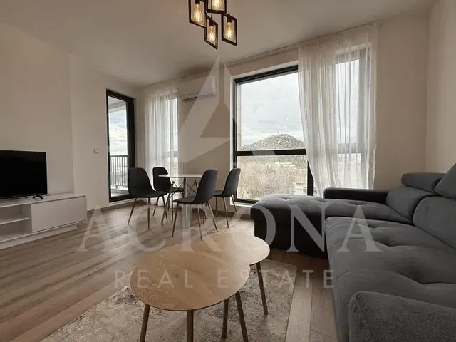 Soggiorno; vista, pavimento in legno, luce naturale, stile moderno