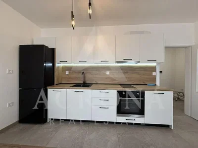 Cuisine; électroménager, rénové, lumière naturelle