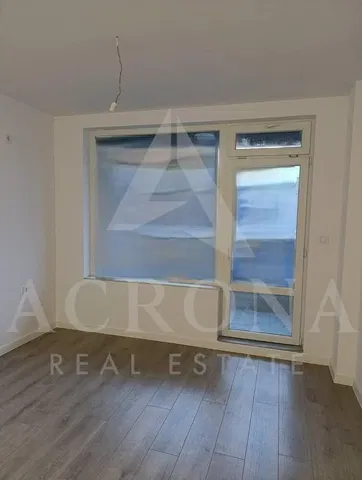 Oturma odası; manzara, ahşap zemin, doğal ışık