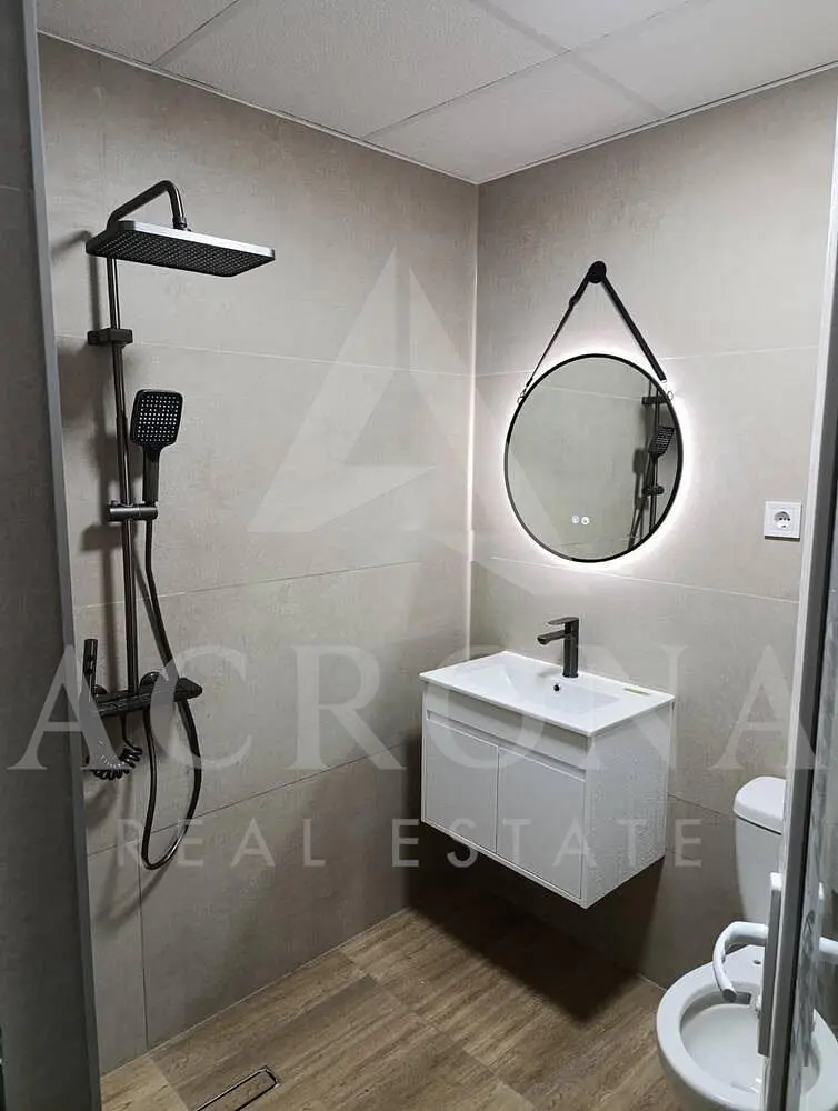 Kupaonica; pločice, renoviran, prirodna svjetlost, moderan stil