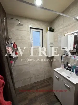 Kupaonica; pločice, renoviran, prirodna svjetlost