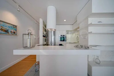 Küche; küchengeräte, holzboden, tageslicht, moderner stil, renoviert