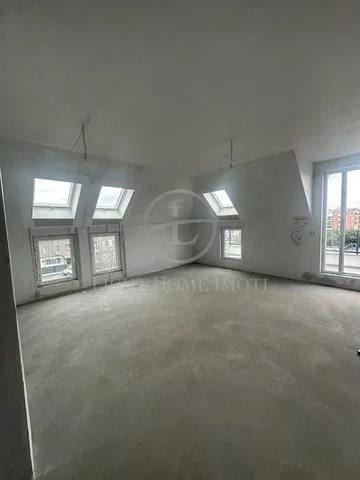 Ložnice; přirozené světlo, nutná rekonstrukce