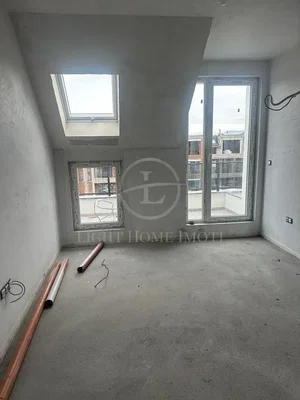 Ložnice; nutná rekonstrukce, přirozené světlo