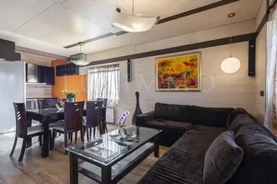 Oturma odası; doğal ışık, modern stil