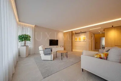 Oturma odası; doğal ışık, modern stil