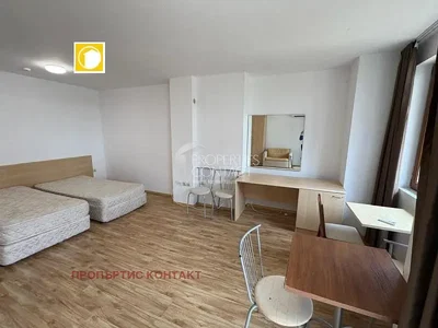 Schlafzimmer; holzboden, tageslicht