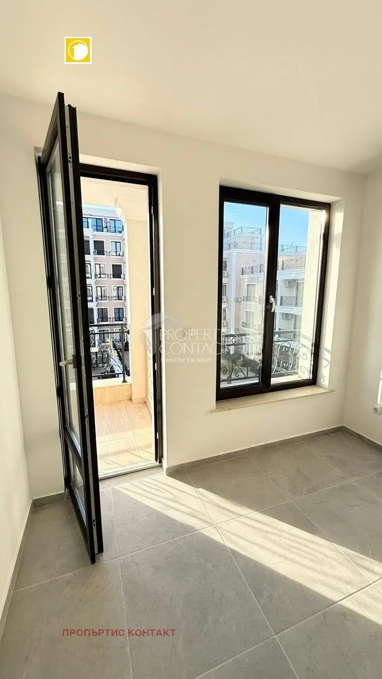 Балкон; поглед, плочице, природно светло