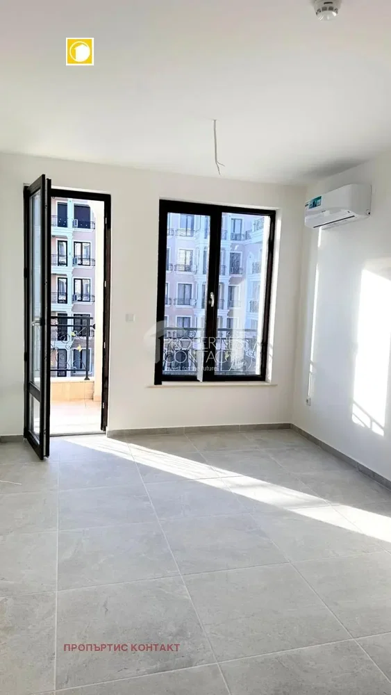 Дневна соба; поглед, плочице, природно светло, реновиран