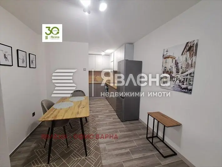 Cucina; pavimento in piastrelle