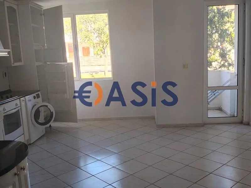 Küche; fliesenboden, küchengeräte, blick