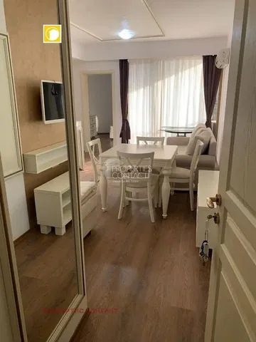 Salon; lumière naturelle, parquet