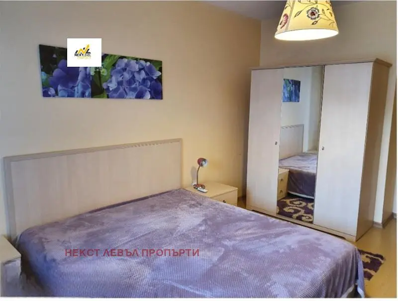 Spavaća soba; moderan stil, prirodna svjetlost