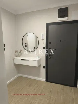 Garderoba; pločice, renoviran, prirodna svjetlost