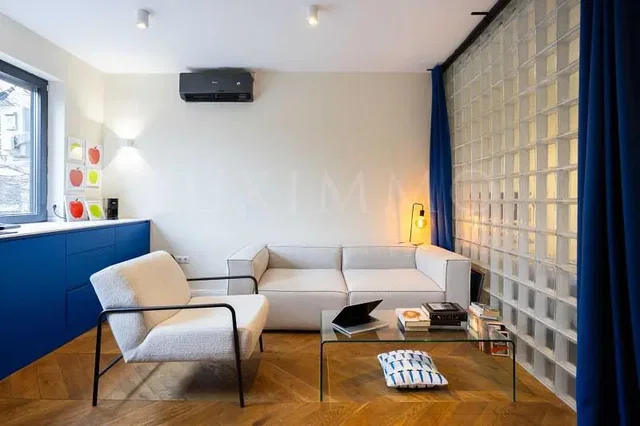 Σαλόνι; φυσικό φως, μοντέρνο στυλ, ξύλινο πάτωμα