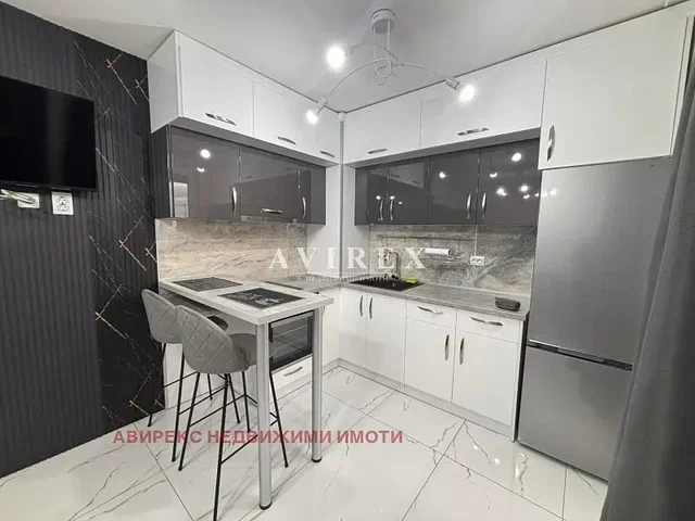 Cucina; elettrodomestici, ristrutturato, luce naturale