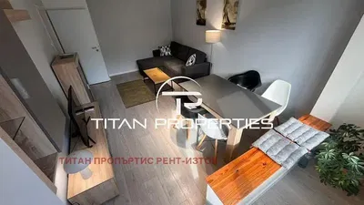 Salon; parquet, style moderne, lumière naturelle