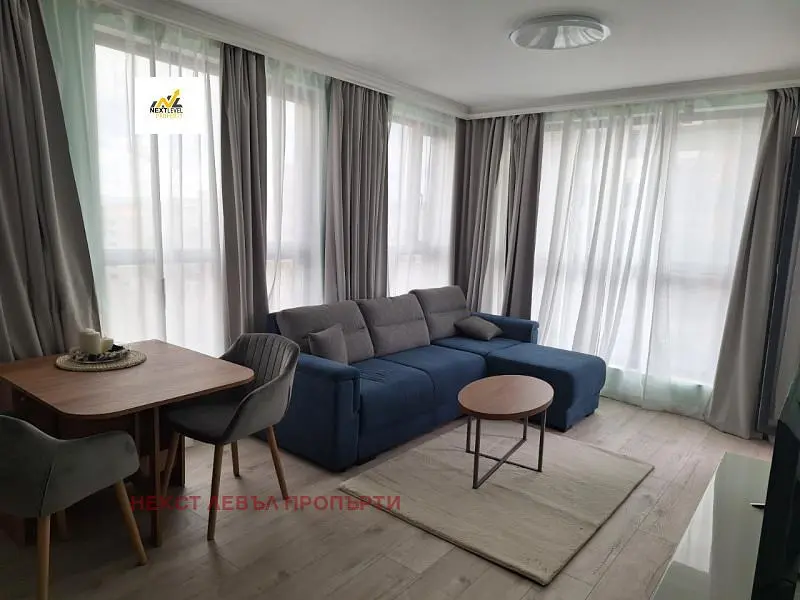 Soggiorno; luce naturale, stile moderno