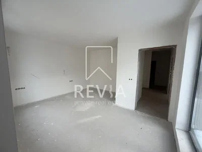 Outro; precisa de renovação, luz natural