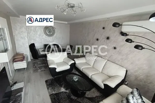 Salon; styl nowoczesny, podłoga drewniana