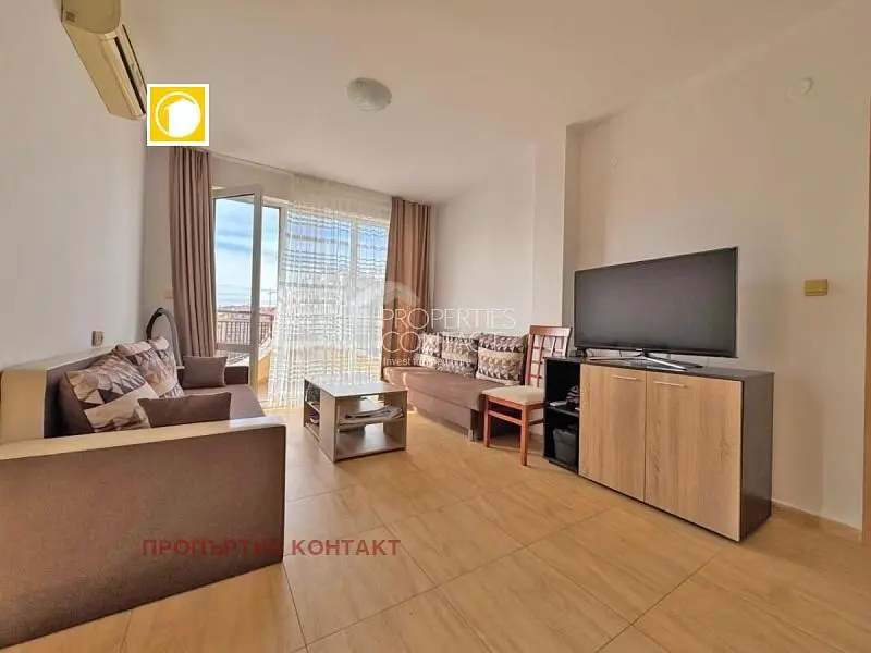 Σαλόνι; θέα, φυσικό φως, μοντέρνο στυλ, πλακάκια