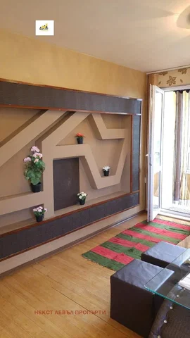 Soggiorno; pavimento in legno, luce naturale