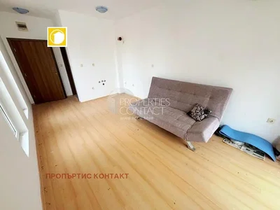 Schlafzimmer; holzboden, tageslicht