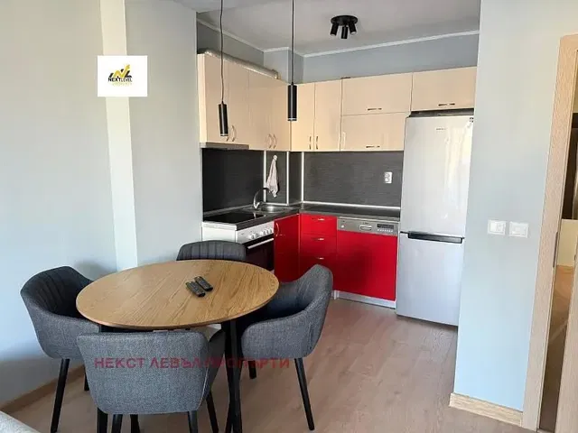 Cucina; elettrodomestici, pavimento in piastrelle, stile moderno