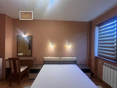Ložnice; přirozené světlo, moderní styl