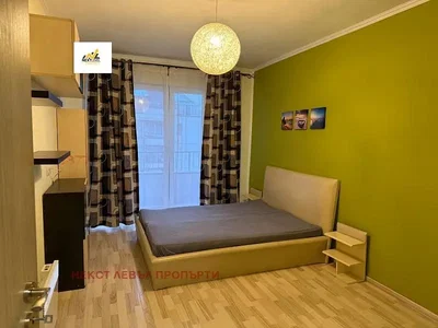 Camera da letto; pavimento in legno, luce naturale