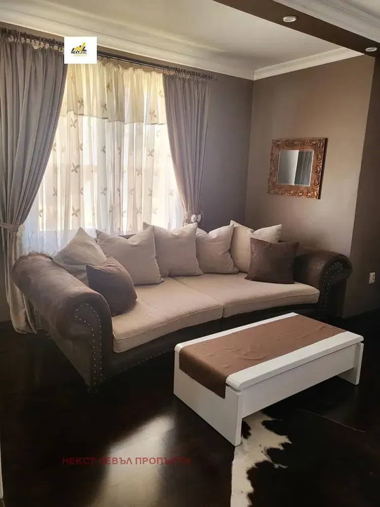 Soggiorno; luce naturale, stile moderno