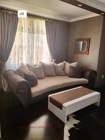 Soggiorno; luce naturale, stile moderno