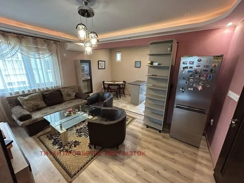 Soggiorno; vista, elettrodomestici, luce naturale, stile moderno