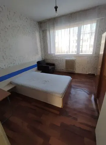 Sypialnia; światło dzienne, podłoga drewniana