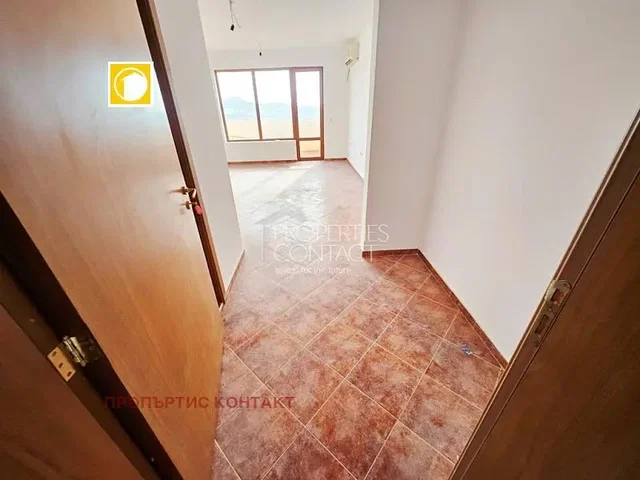 Ostatní; dlažba, přirozené světlo
