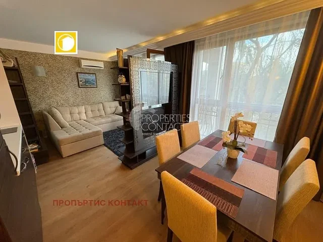 Obývací pokoj; výhled, přirozené světlo