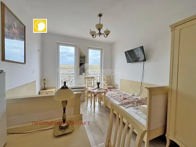 Ložnice; výhled, rustikální styl, přirozené světlo