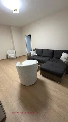 Soggiorno; stile moderno, pavimento in legno, luce naturale