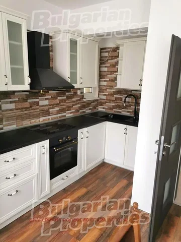 Cozinha; eletrodomésticos, renovado, chão de madeira