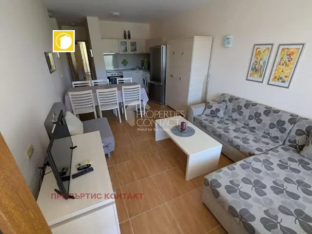 Σαλόνι; πλακάκια, μοντέρνο στυλ, φυσικό φως