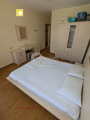 Quarto; chão de azulejo, renovado, luz natural
