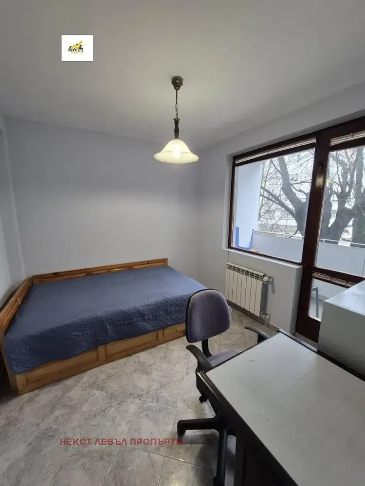 Spavaća soba; pločice, prirodna svjetlost