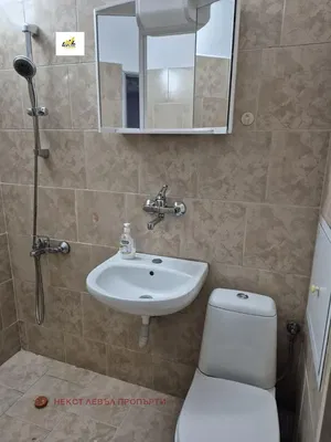 Toalet; pločice, potrebna renovacija