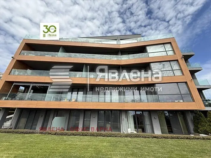 Kuća i okolina; pogled