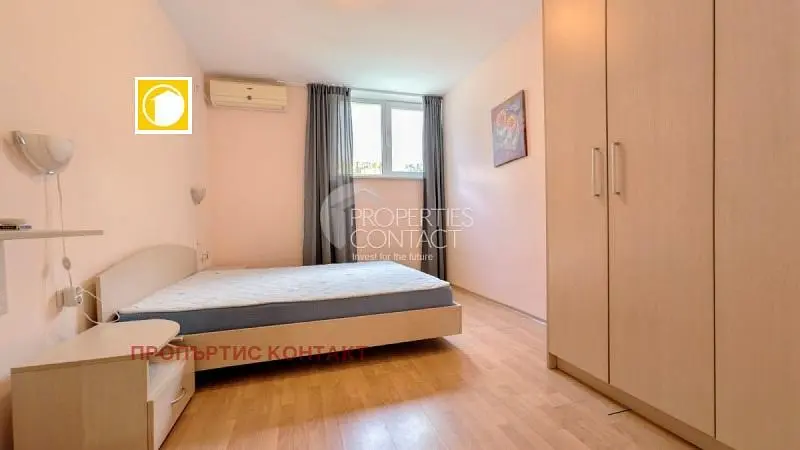 غرفة نوم; أرضية خشبية, ضوء طبيعي