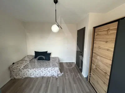 Spavaća soba; drveni pod, prirodna svjetlost