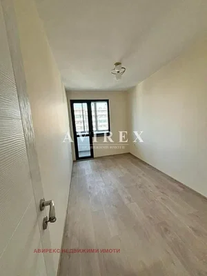 Camera da letto; pavimento in legno, luce naturale, ristrutturato