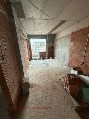Ostale; potrebna renovacija, prirodna svjetlost