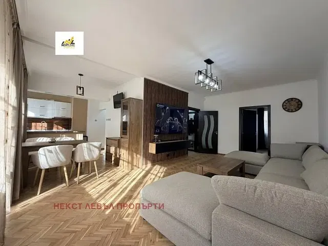 Soggiorno; luce naturale, stile moderno