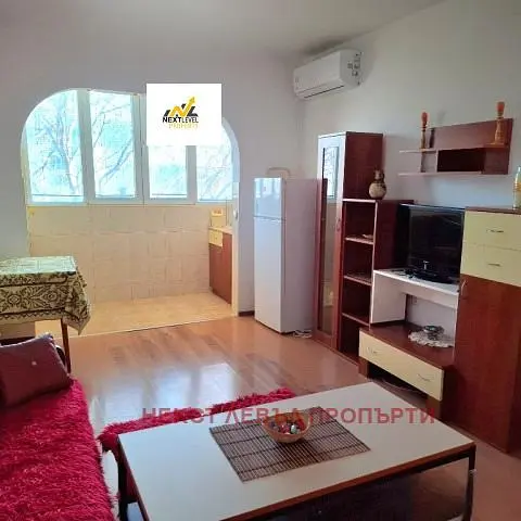 Dnevni boravak; kućanski aparati, pogled, prirodna svjetlost